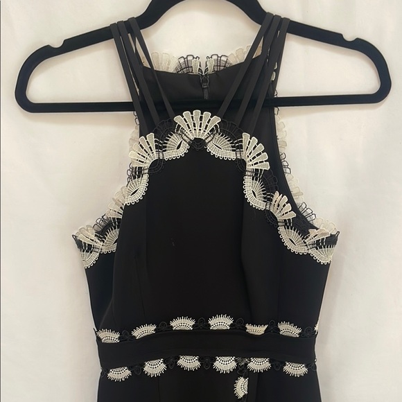 Elegant Black and White Karen Millen Dress - Picture 3 of 5